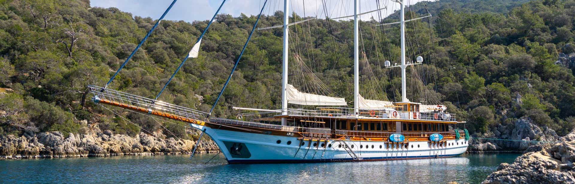 Admiral<Br> Luxury Ketch with AC - Meridian Travel & Yachting